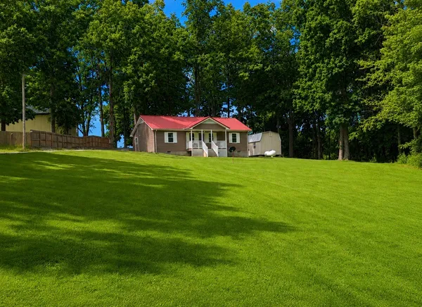 $324,900 | 153 Henry Harris Road, Westmoreland, TN 37186