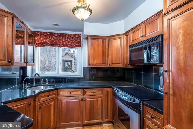 $3,975 | 1210 West Abingdon Drive, Alexandria, VA 22314