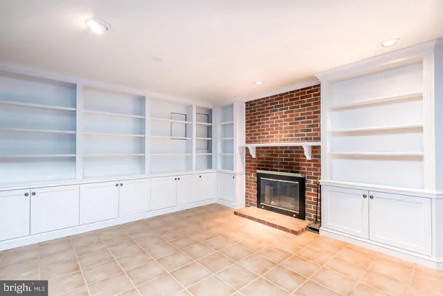 $3,975 | 1210 West Abingdon Drive, Alexandria, VA 22314