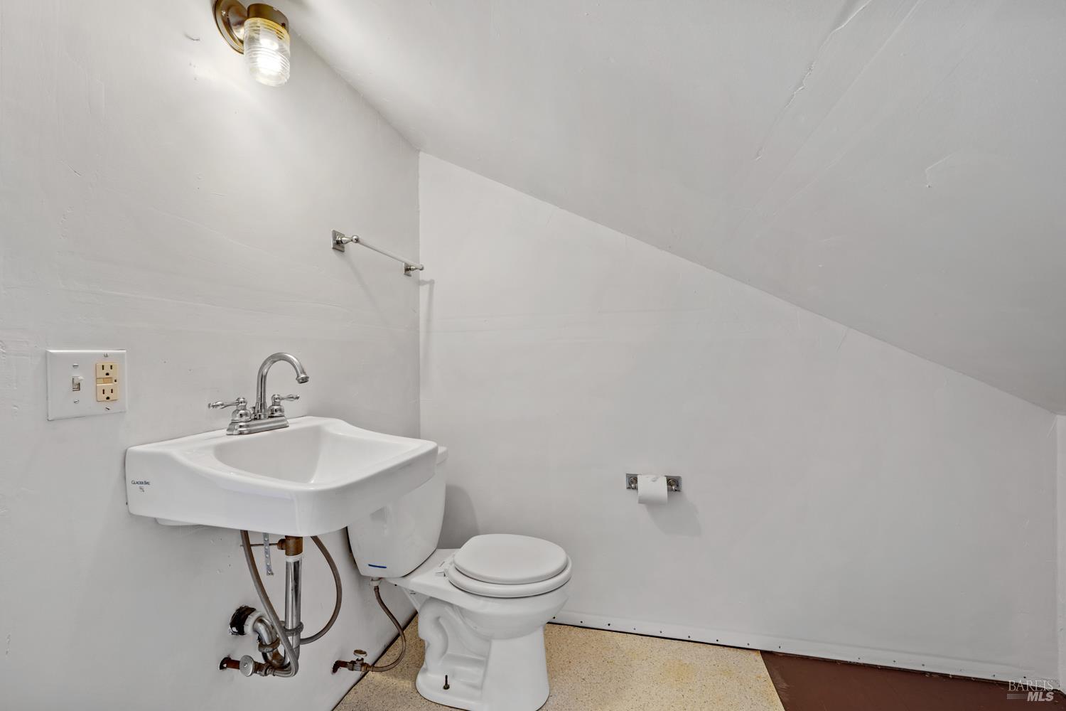 40201 Garcia River Road Point Arena, CA 95468 - Photo 14 of 35 Upstairs 1/2 bath