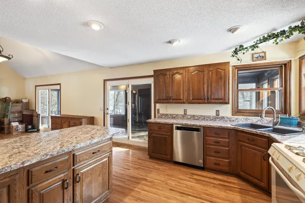 $570,000 | 5945 140th Street Northwest, Clearwater, MN 55320