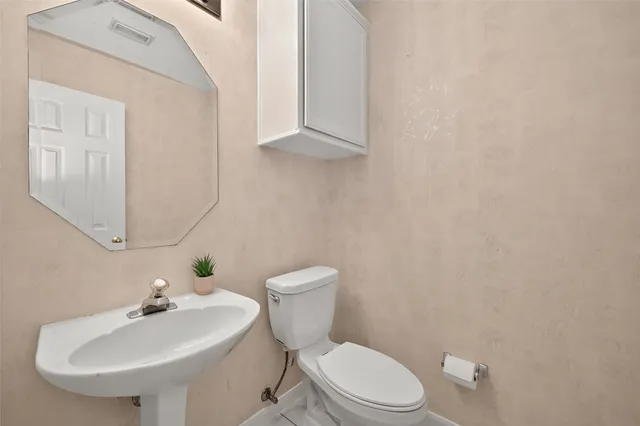 $369,000 | 3310 East Overdale Drive, Pearland, TX 77584