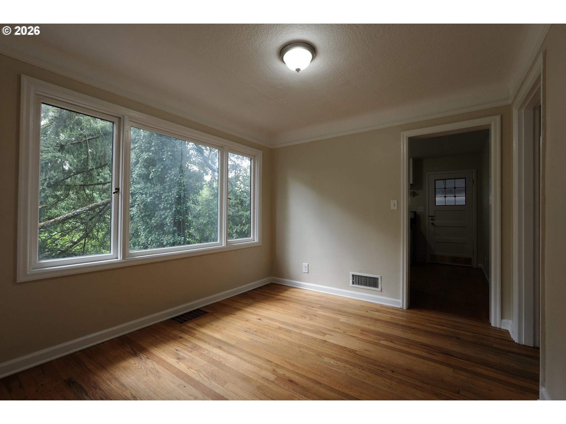 7925 Southwest 11th Avenue Portland, OR 97219 - Photo 7 of 39