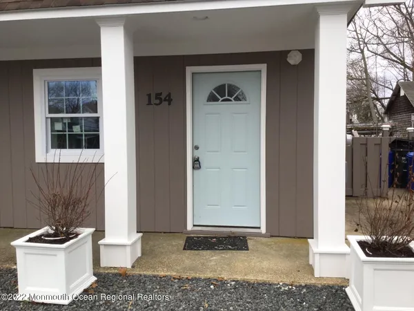 a view of an entryway of the house