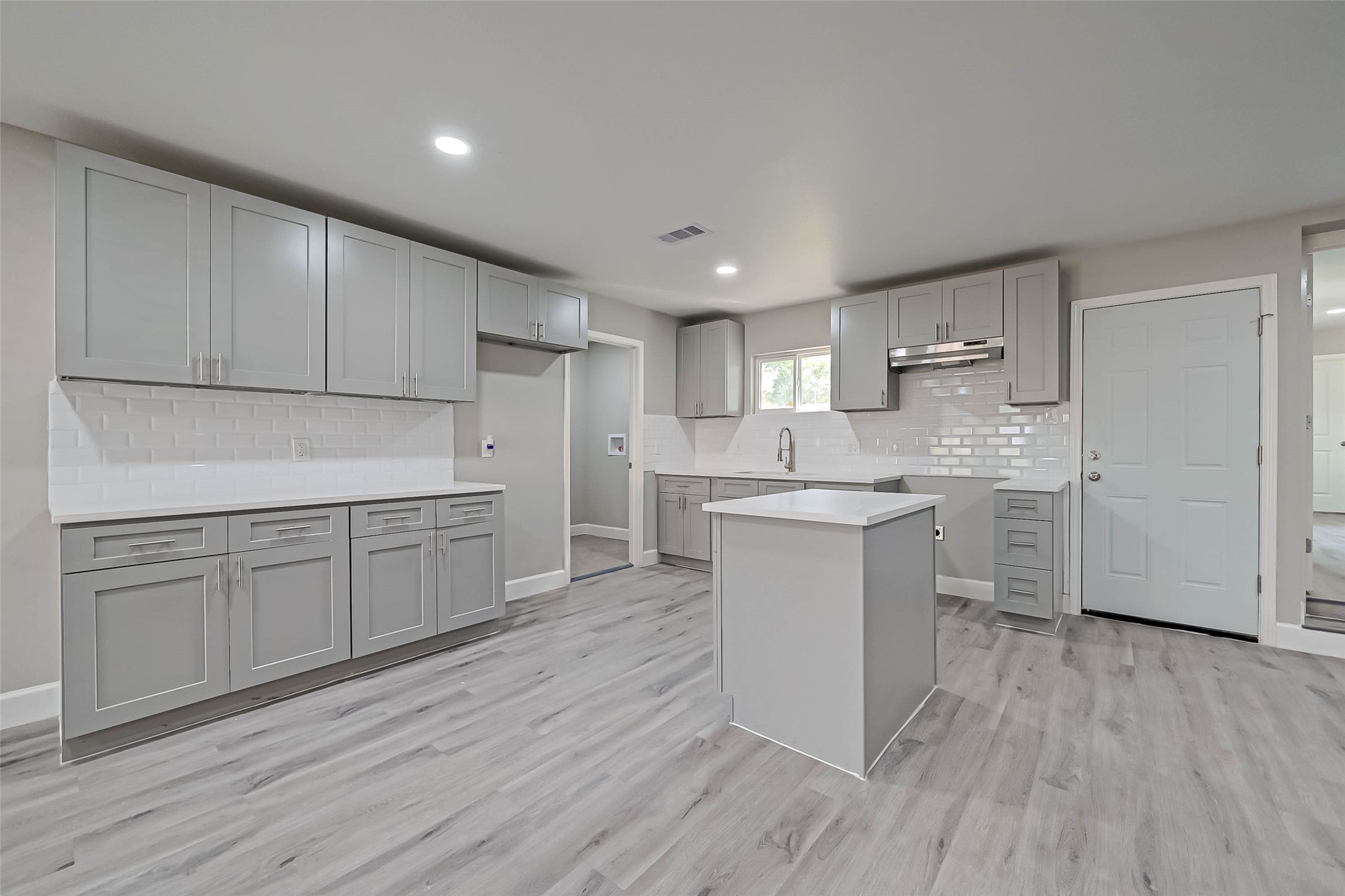 5838 Reed Road Houston, TX 77033 - Photo 3 of 19