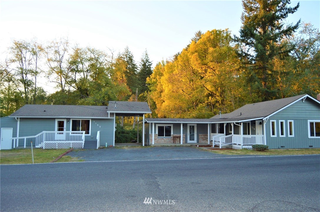 119 Logan Hill Road Chehalis, WA 98532 - Photo 21 of 40 an empty room with a door