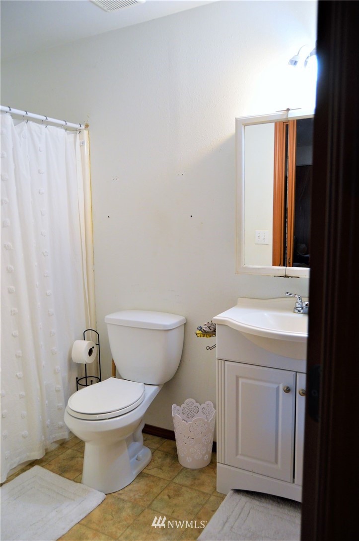 119 Logan Hill Road Chehalis, WA 98532 - Photo 34 of 40 a utility room with washer and dryer