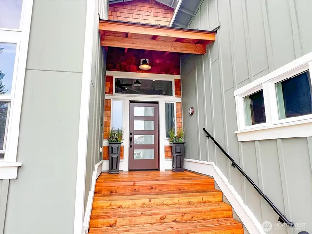 a view of an entryway of house