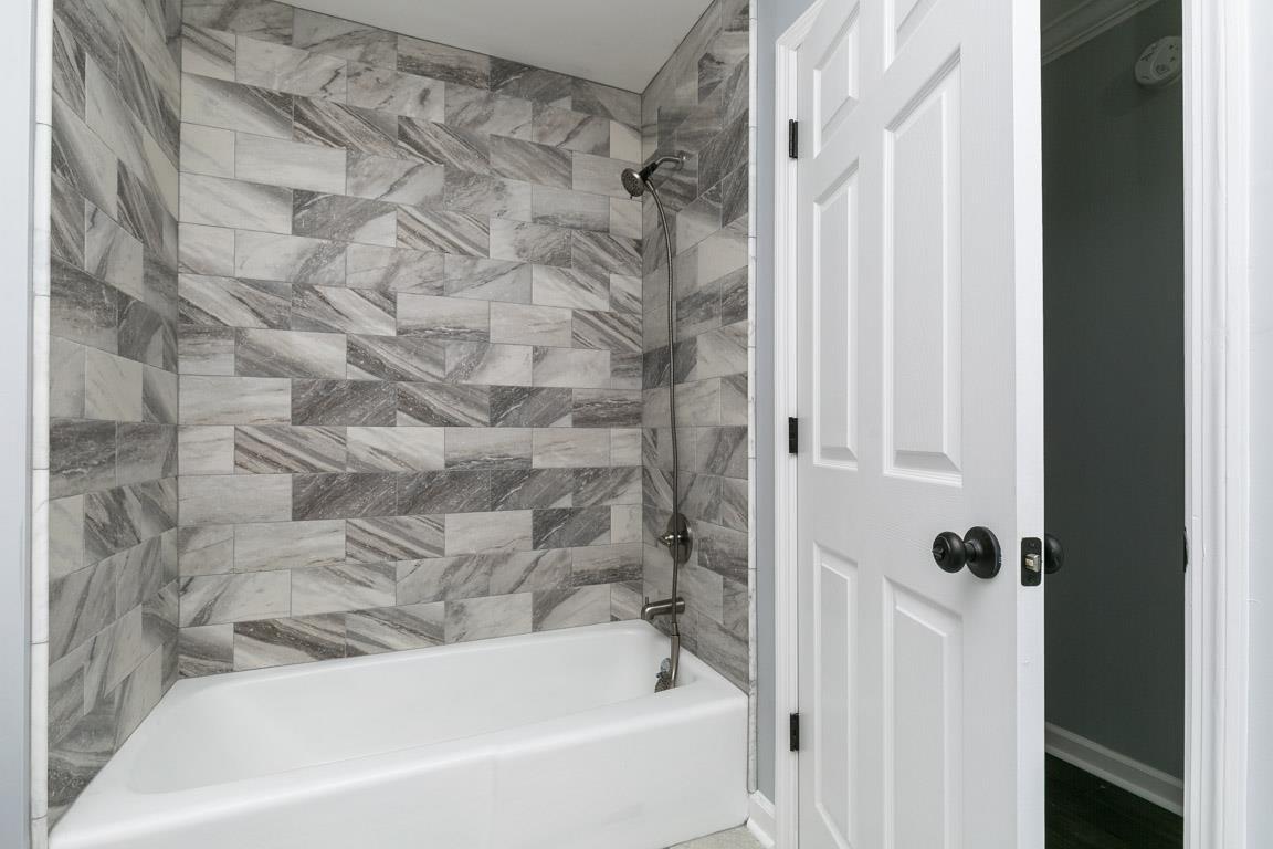 8914 Griffith Road Nashville, TN 37221 - Photo 14 of 22 Hall Bath