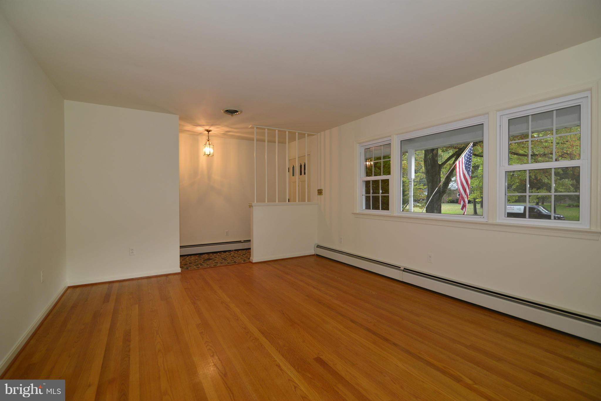 9032 Buckner Road Alexandria, VA 22309 - Photo 3 of 24 Living Room