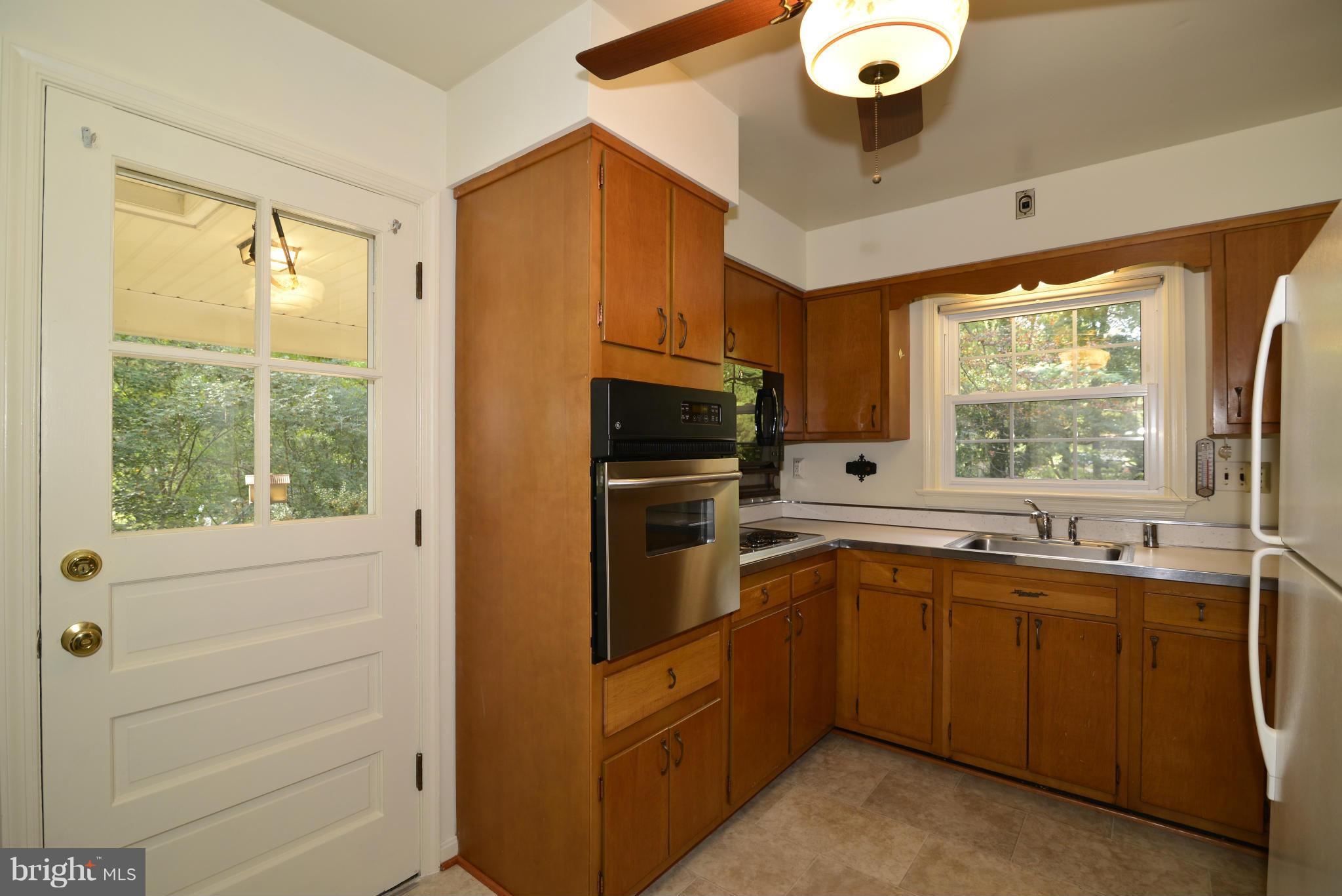 9032 Buckner Road Alexandria, VA 22309 - Photo 6 of 24 Kitchen