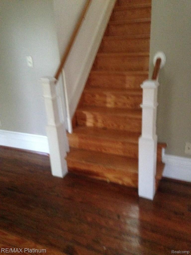 4030 East Clyde Road Howell, MI 48855 - Photo 16 of 20 STAIRS.jpg