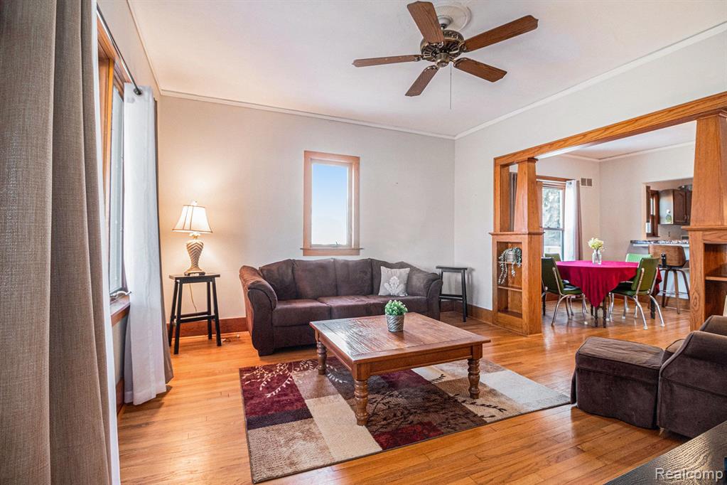 18608 Farmington Road Livonia, MI 48152 - Photo 3 of 27
