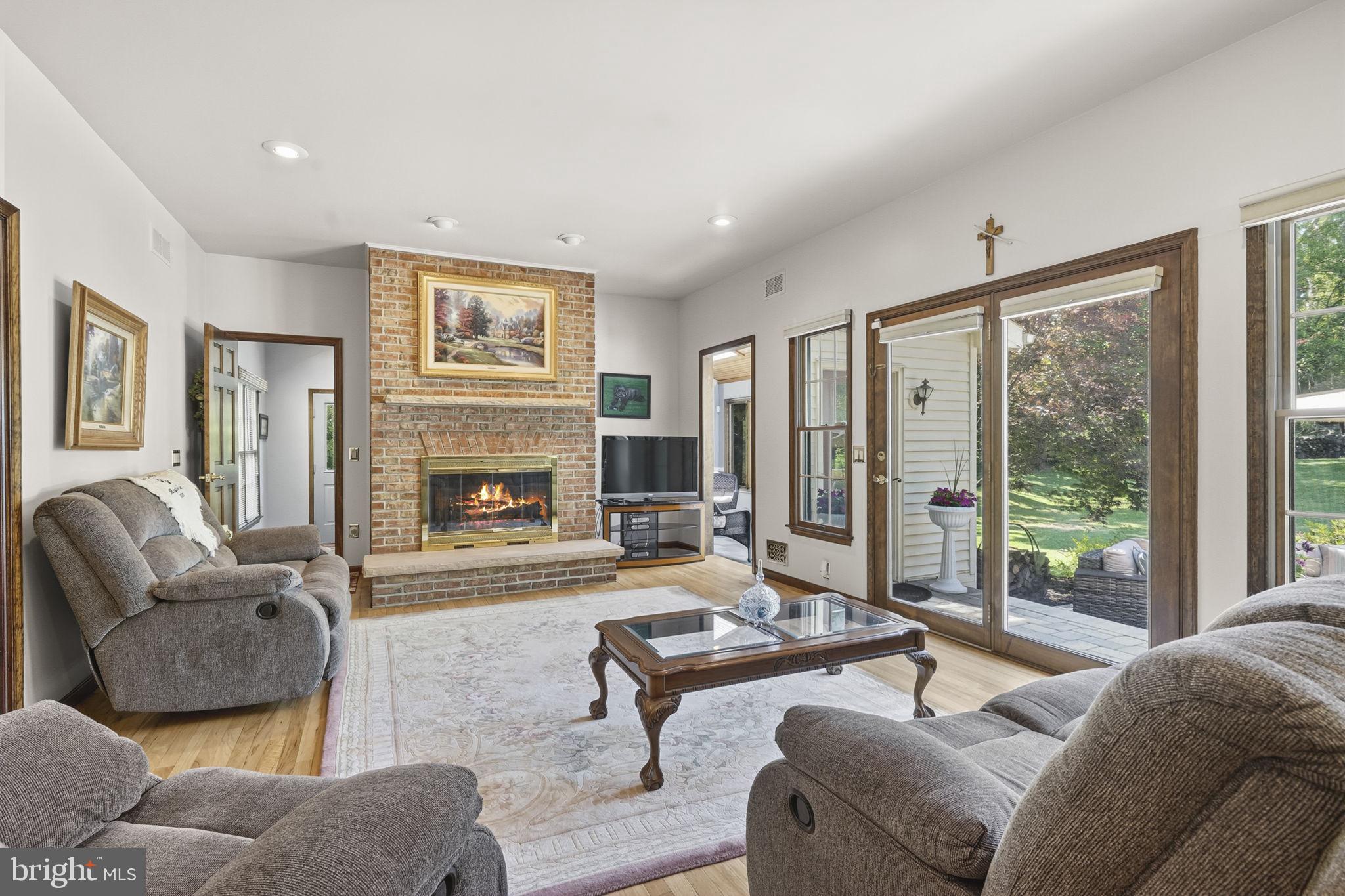 26 Ellisdale Road Allentown, NJ 08501 - Photo 6 of 45 Cozy living space with garden views.