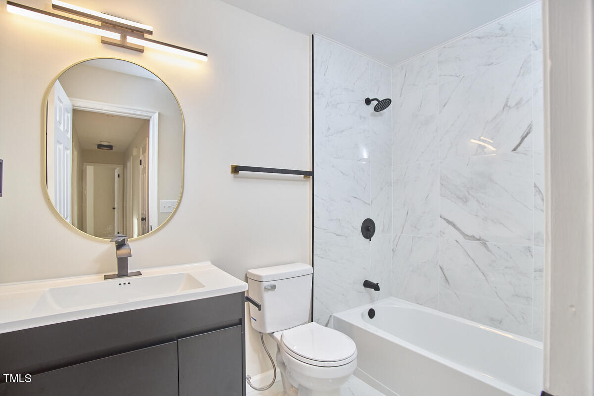 4 Timberlyne Road Chapel Hill, NC 27514 - Photo 33 of 61 Second floor bathroom