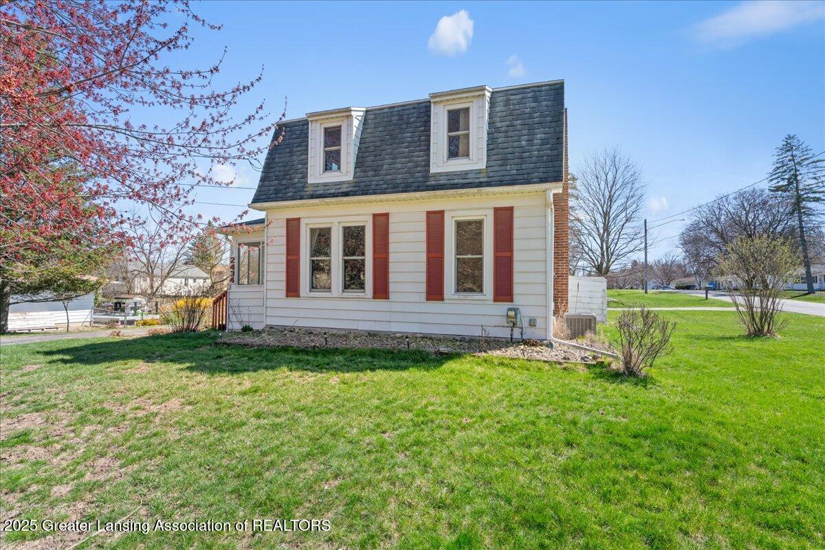 2434 Forest Road Lansing, MI 48910 - Photo 18 of 19 02-Media Jett - 03
