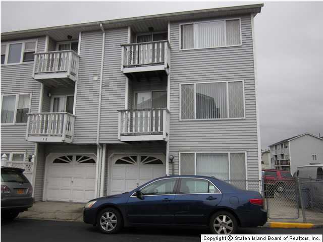85 Simmons Loop Staten Island, NY 10314 - Photo 1 of 5 Primary Photo