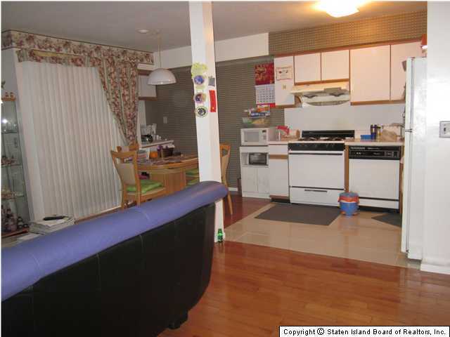 85 Simmons Loop Staten Island, NY 10314 - Photo 3 of 5 Additional Photo