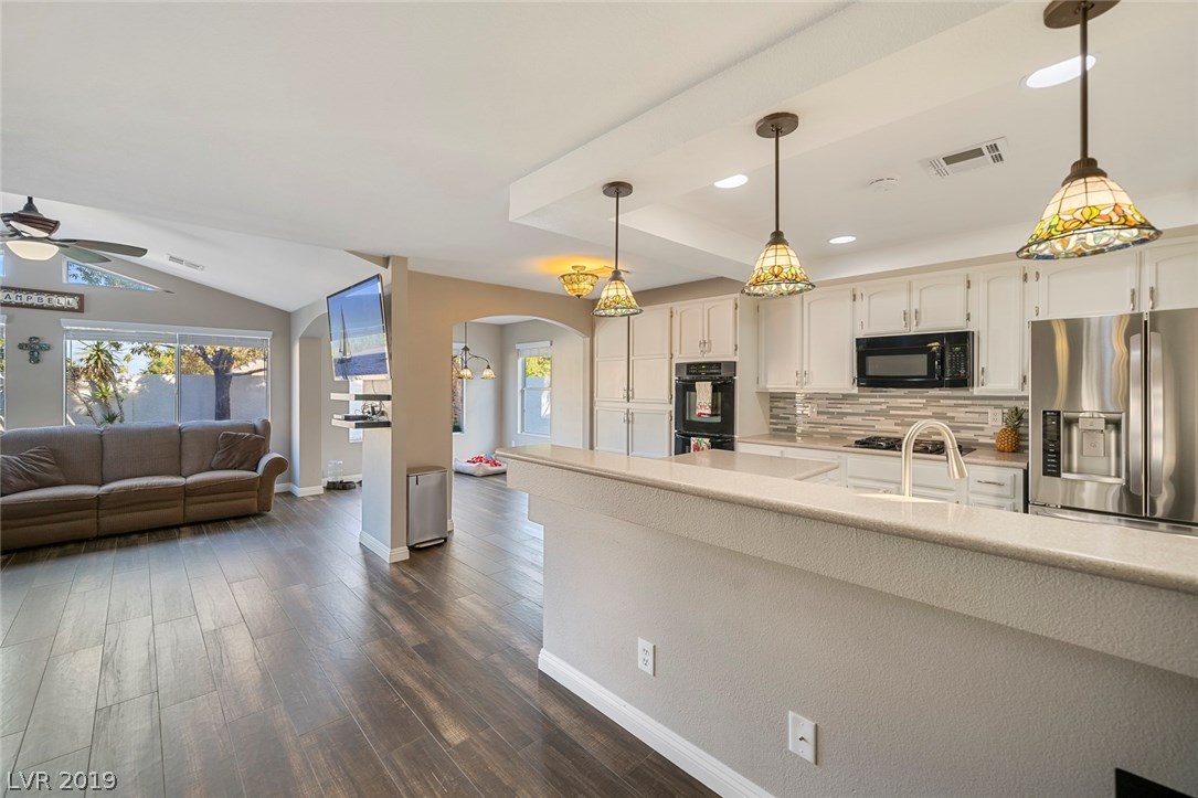 5912 Hollowridge Road North Las Vegas, NV 89031 - Photo 14 of 32