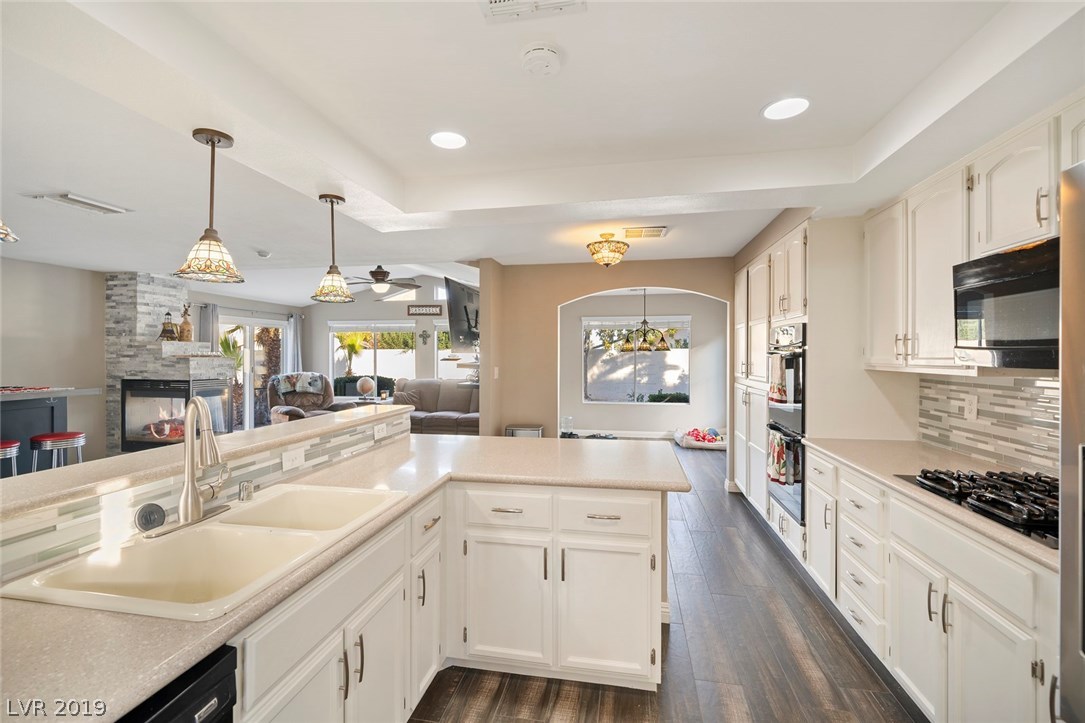 5912 Hollowridge Road North Las Vegas, NV 89031 - Photo 8 of 32