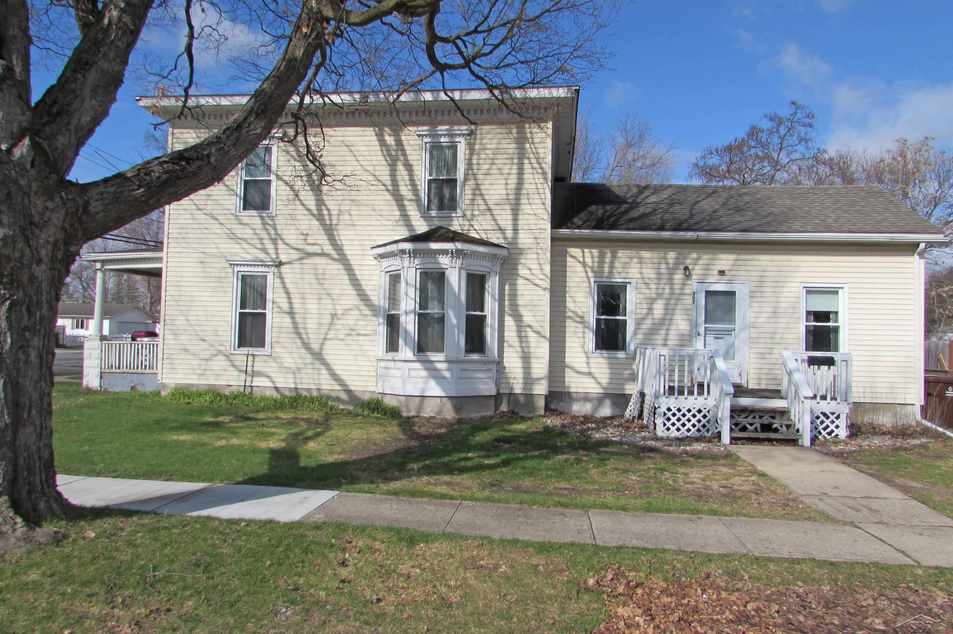 307 North Line Street Chesaning, MI 48616 - Photo 3 of 23