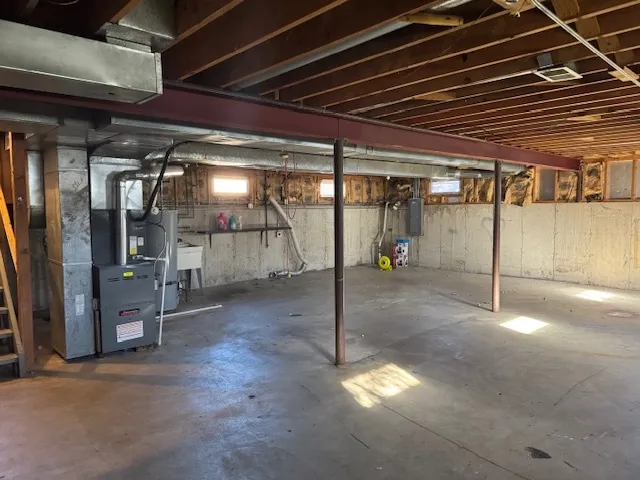 a view of a empty room with a garage
