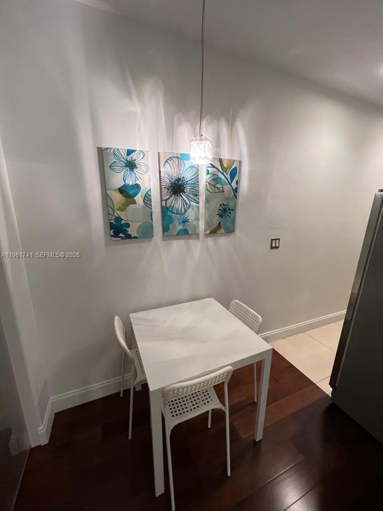 526 15th Street, Unit 4 Miami Beach, FL 33139 - Photo 4 of 11 a view of kitchen and dining room