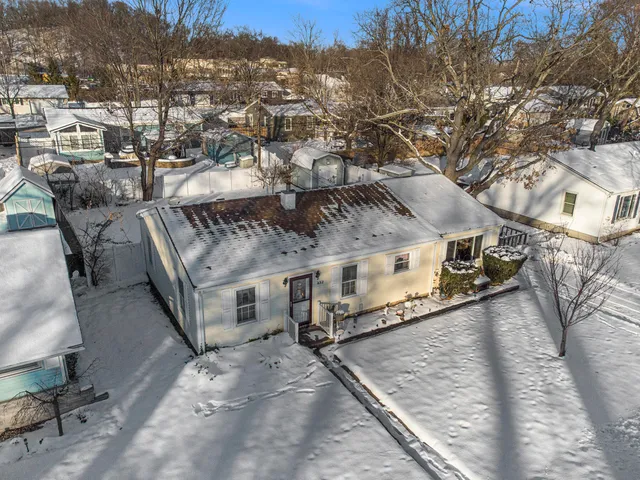 a view of a house with a yard