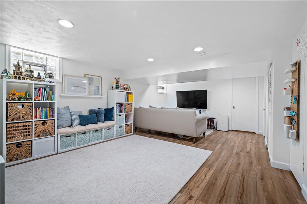 323 Cornwall Drive Pittsburgh, PA 15238 - Photo 33 of 41 a living room with furniture and flat screen tv