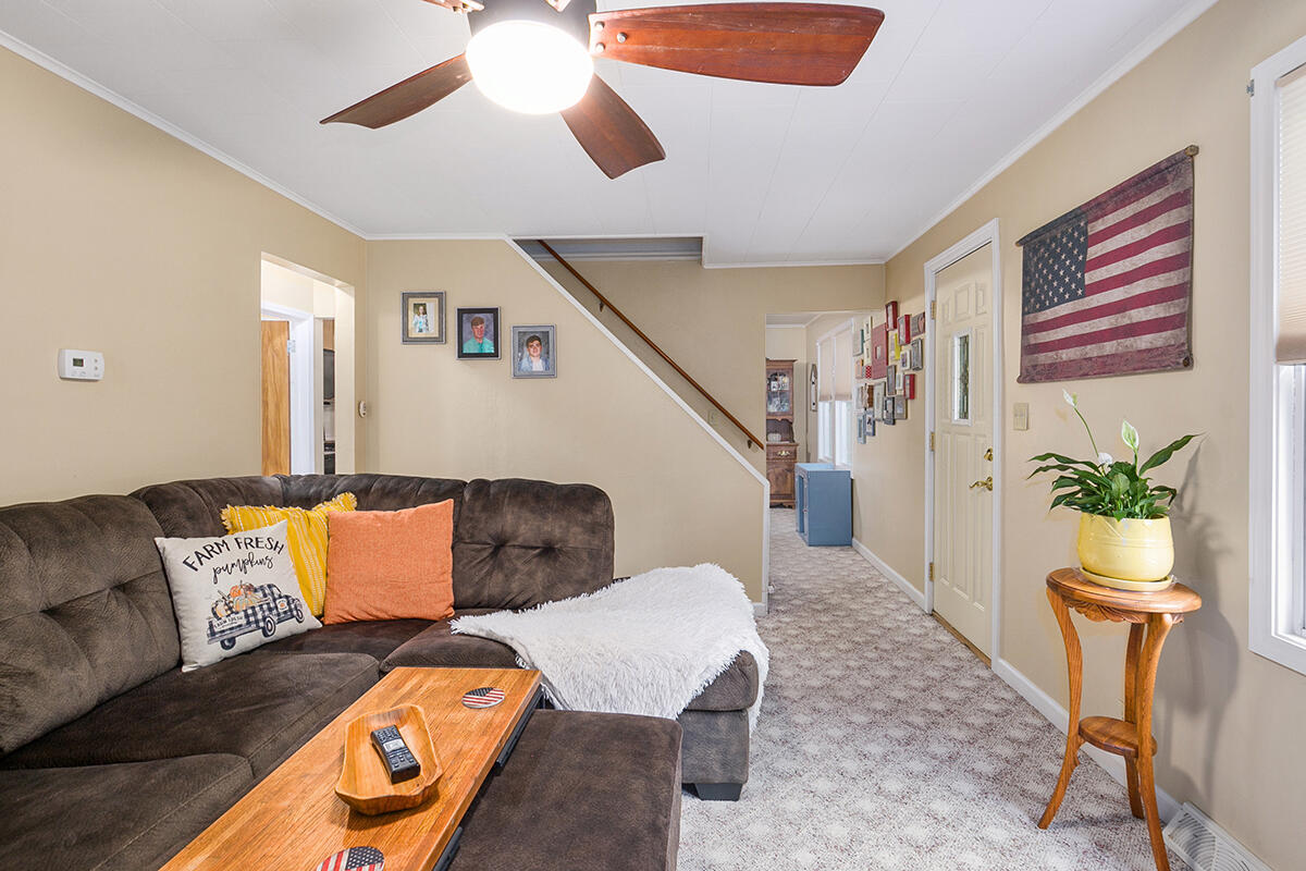55562 Wilbur Road Three Rivers, MI 49093 - Photo 4 of 21 Welcoming