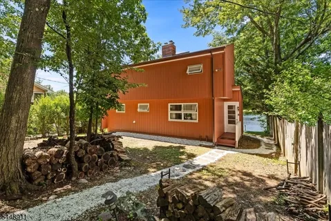 $375,000 | 907 Plymouth Lake Drive, Newton, NJ 07860