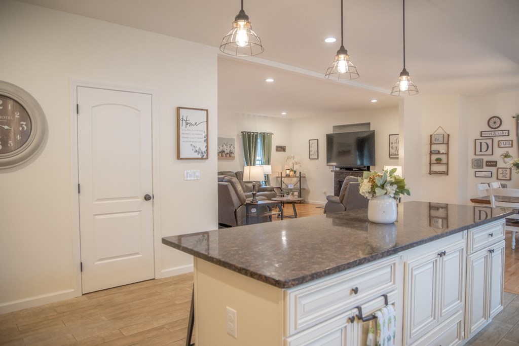 32 Elaine Circle Springfield, MA 01109 - Photo 16 of 42 Gallery Image 16