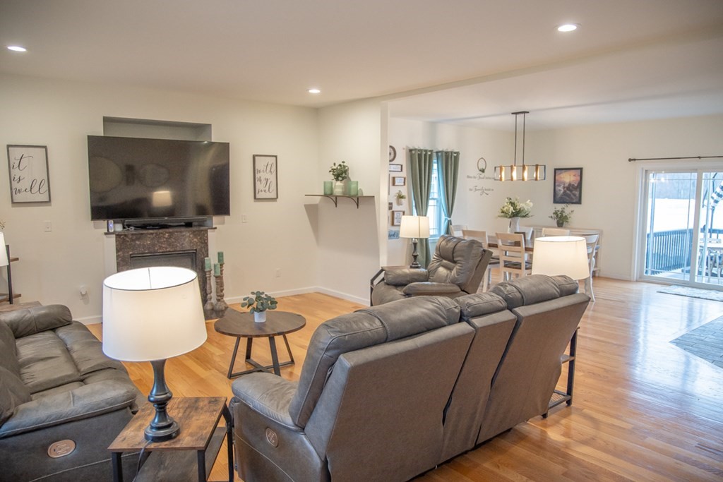32 Elaine Circle Springfield, MA 01109 - Photo 8 of 42 Gallery Image 8