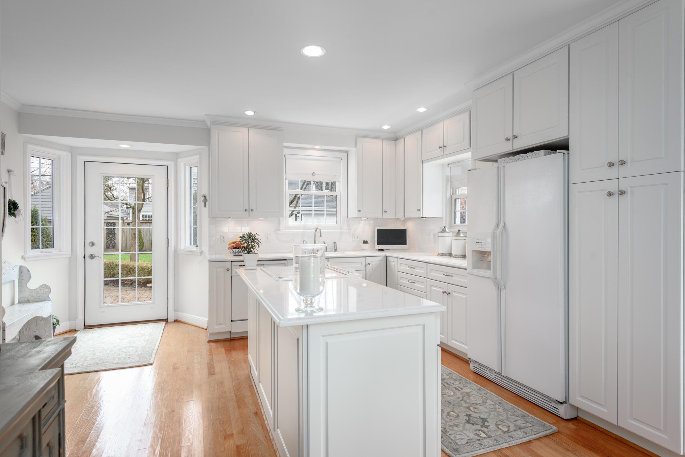 2574 Wexford Road Columbus, OH 43221 - Photo 6 of 35 Kitchen.