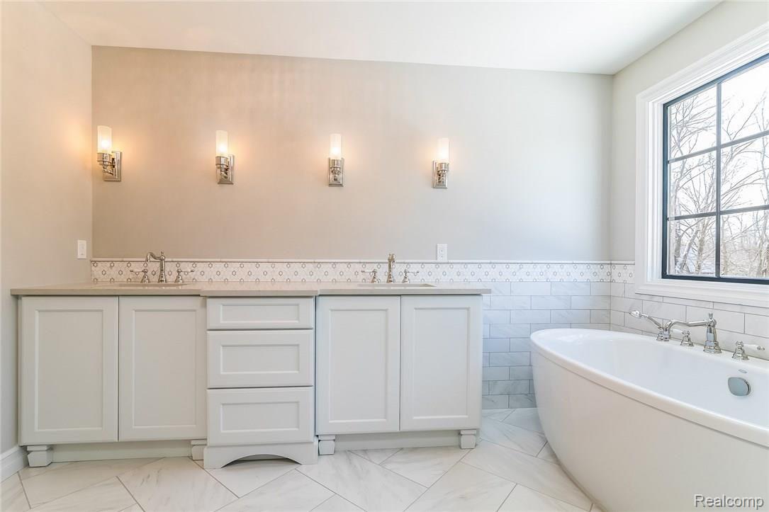 1838 Traceky Drive Rochester, MI 48306 - Photo 16 of 24 025-5227026-medium.jpg
