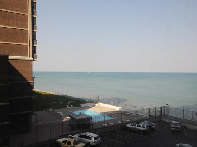 6301 North Sheridan Road, Unit 4O Chicago, IL 60660 - Photo 10 of 10 a view of city from balcony