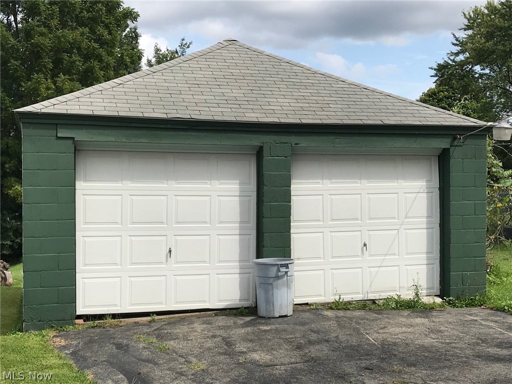 86 Ridgeway Street Struthers, OH 44471 - Photo 5 of 5 2 car garage made with concrete cement block that has a concrete floor and 2 newer OH doors