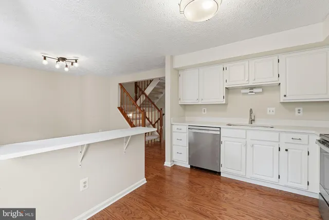 $2,350 | 1118 Casper Drive, Herndon, VA 20170