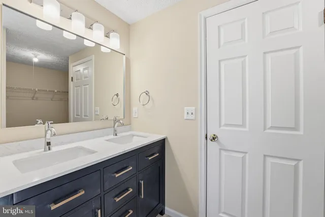 $2,350 | 1118 Casper Drive, Herndon, VA 20170