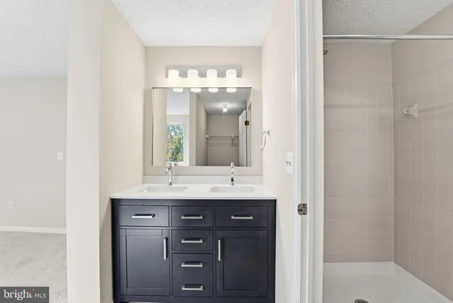 $2,350 | 1118 Casper Drive, Herndon, VA 20170