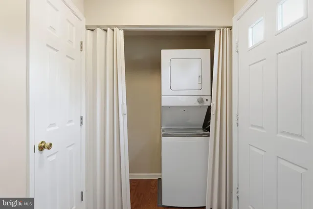 $2,350 | 1118 Casper Drive, Herndon, VA 20170