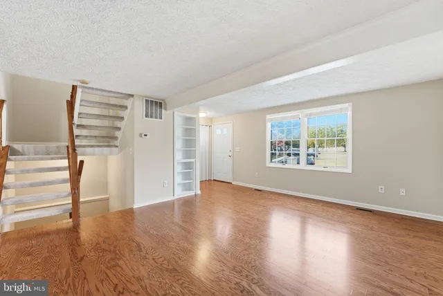 $2,350 | 1118 Casper Drive, Herndon, VA 20170