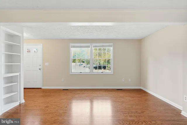 $2,350 | 1118 Casper Drive, Herndon, VA 20170