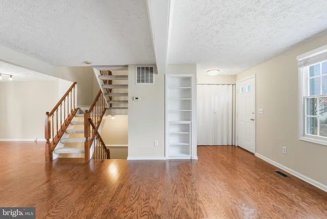 $2,350 | 1118 Casper Drive, Herndon, VA 20170