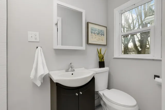 $279,900 | 2518 North Thomas Avenue, Minneapolis, MN 55411