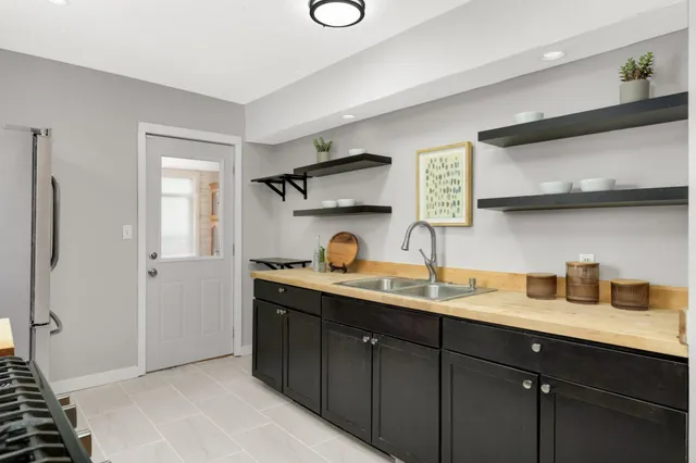 $279,900 | 2518 North Thomas Avenue, Minneapolis, MN 55411