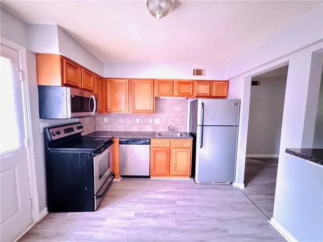$98,000 | 195 Sycamore Drive, Unit C24, Athens, GA 30606
