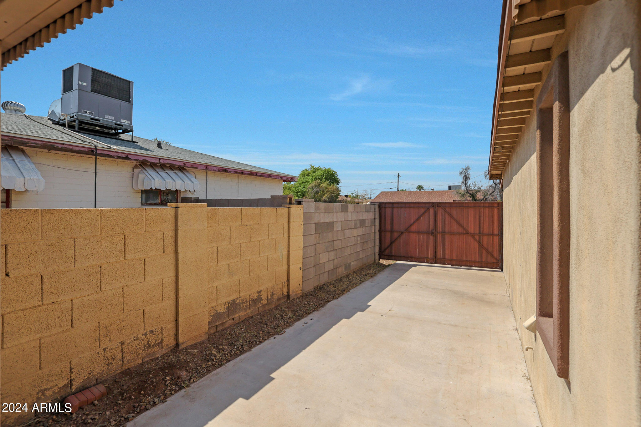 3228 East Granada Road Phoenix, AZ 85008 - Photo 15 of 18 RV Gate