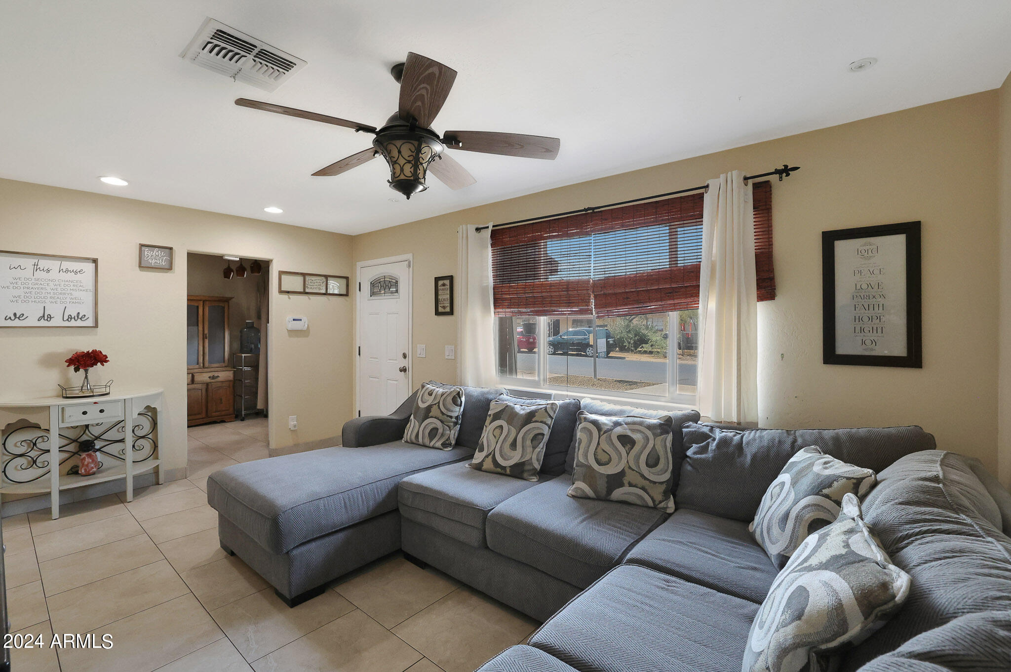 3228 East Granada Road Phoenix, AZ 85008 - Photo 5 of 18 Living room