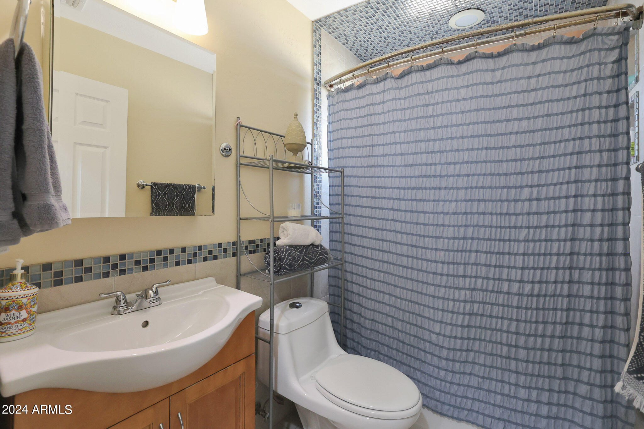 3228 East Granada Road Phoenix, AZ 85008 - Photo 10 of 18 Bathroom